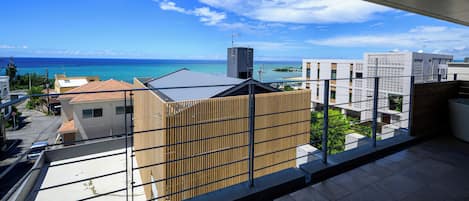 Villa de base, balcon, vue sur lâocĂ©an | Vue du balcon