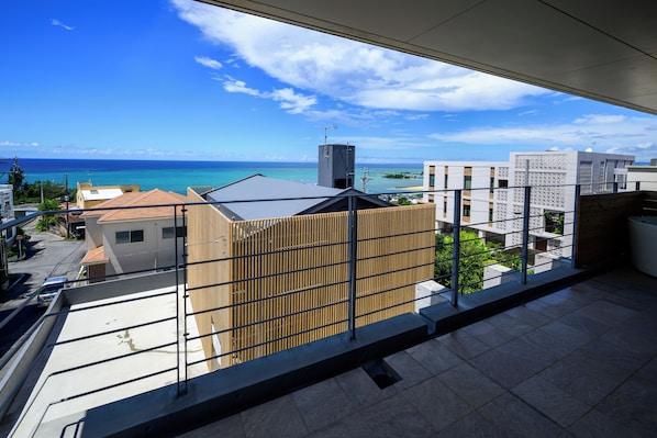 Villa Basic, balcone, vista oceano | Vista del balcone
