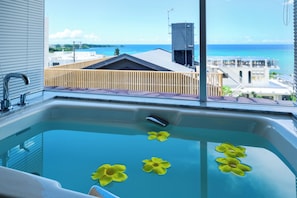 Villa Basic, balcone, vista oceano | Bagno