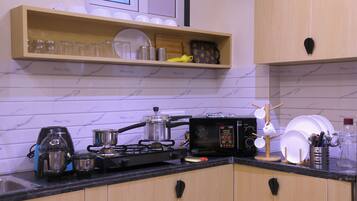 Premium Studio, Balcony | Private kitchen