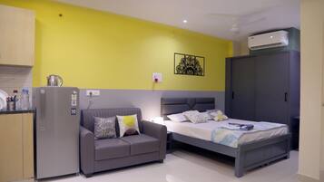 Premium Studio, Balcony | Front of property