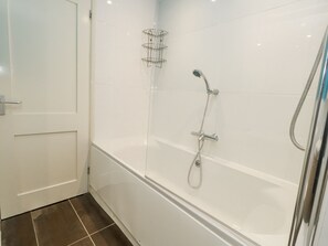 Bathroom - Beachcombers, 13 Chesil House (Bridport)