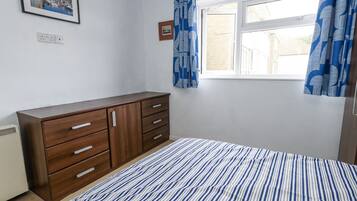 Cottage | 2 bedrooms, individually decorated, individually furnished, free WiFi