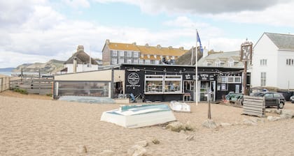 Beachcombers, 13 Chesil House
