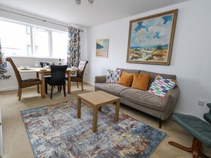 Living area - Beachcombers, 13 Chesil House (Bridport)
