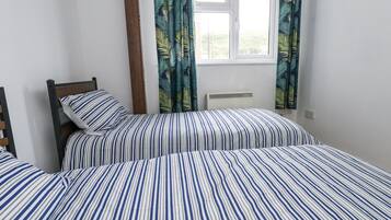 Cottage | 2 bedrooms, individually decorated, individually furnished, free WiFi