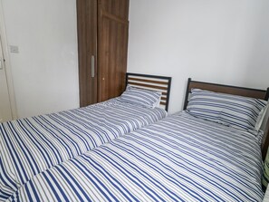 2 habitaciones, decoración personalizada y muebles diferentes