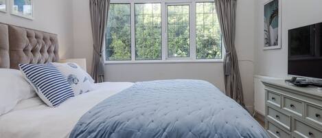 2 室のベッドルーム、客室ごとに異なる装飾、客室ごとに異なるインテリア、WiFi (無料)