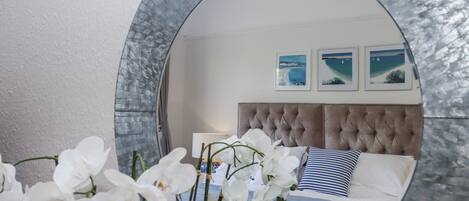 2 phòng ngủ, trang trí khác biệt