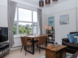 Living area - Kinbrae Apartment (Torquay)