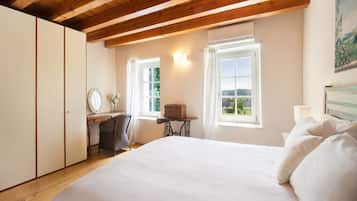 7 bedrooms, iron/ironing board, free WiFi, bed sheets