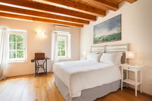 7 bedrooms, iron/ironing board, free WiFi, bed sheets