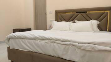 Double Room, City View | Desk, laptop workspace, free WiFi