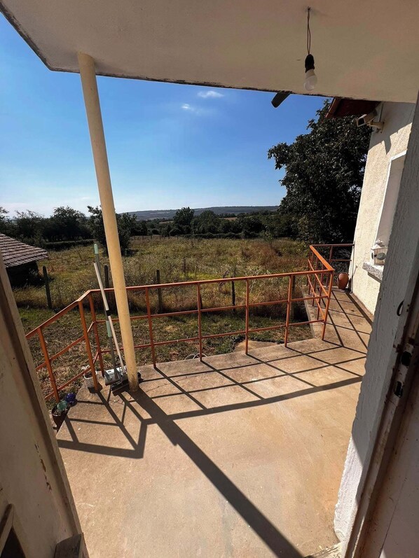 Exterior - Muddy Puddles Farm (Kovachevets)