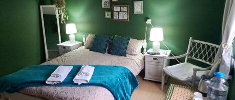 Habitació doble clàssica, 1 llit doble, no fumadors, vistes al jardí | Decoració individual, mobiliari individual i wifi gratuïta
