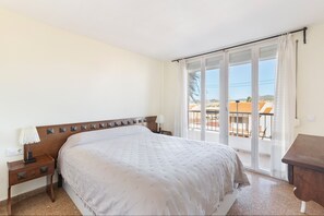 3 makuuhuonetta, silitysrauta/-lauta, Wi-Fi, vuodevaatteet