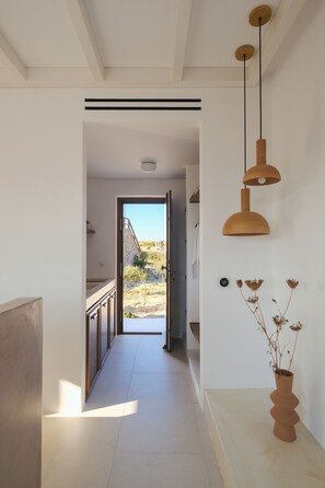 Suite with Garden View - Ground Floor - Karpos | Hypo-allergenic bedding, soundproofing, iron/ironing board, free WiFi - ROOTS Nature Living Milos (Milos)