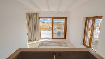 Suite with Sea View - First Floor - Anthos | Seprai antialergi, kedap suara, setrika/meja setrika, dan Wi-Fi gratis