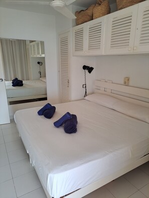 2 chambres, fer et planche à repasser, Wi-Fi, draps fournis