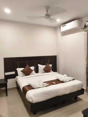 Quadruple Room | In-room safe, iron/ironing board, free WiFi - Tag my stay mist (Chennai)