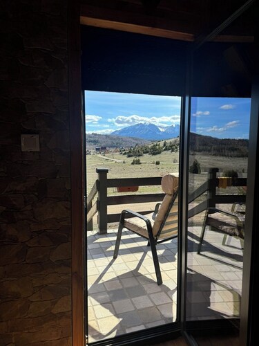 Peaceful Cabin with Mountain View - Ideal for Families!