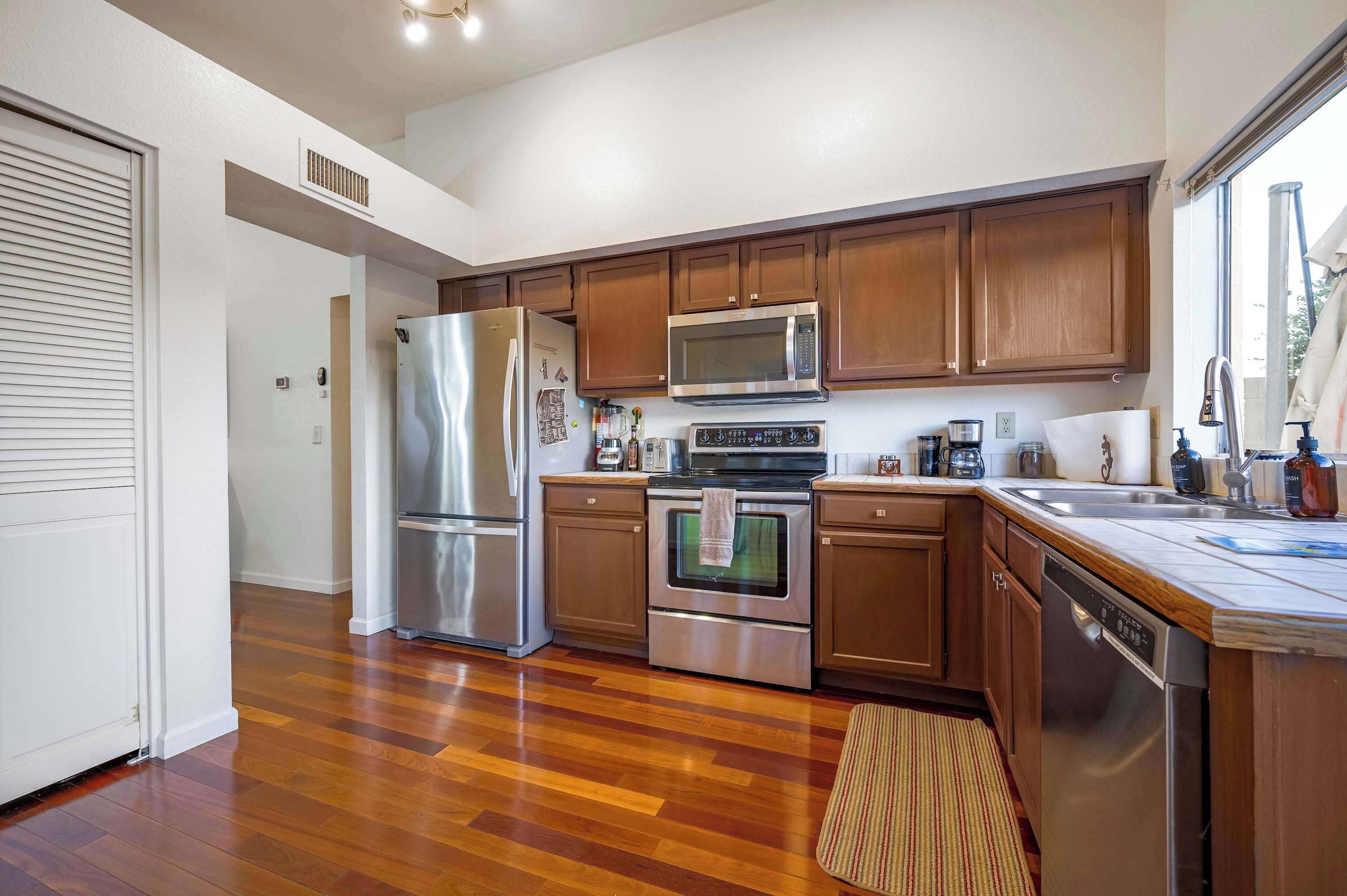 冰箱、微波炉、烤箱、炉灶