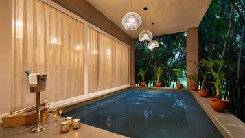 Private pool