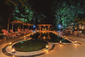 حمام سباحة