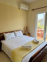 Habitación Confort doble, vistas al lago | Sistema de insonorización y wifi gratis