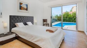 4 slaapkamers, een strijkplank/strijkijzer, wifi, beddengoed