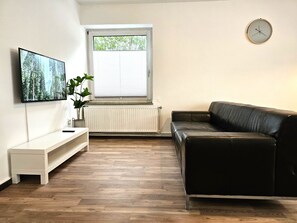 Appartement Premium, vue cour intérieure | Coin séjour