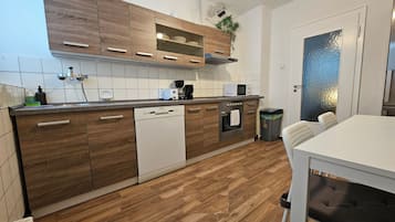 Premium Apartment, Courtyard View | Private kitchen | Electric kettle