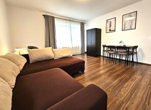 Appartement Prestige, balcon, vue sur la cour intérieure | Accès au Wi-Fi (inclus)