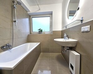 Appartement Prestige, balcon, vue sur la cour intérieure | Salle de bain