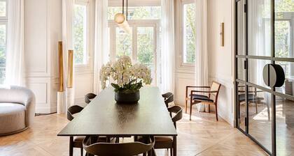 Paris at the Top – 4BR Luxury Penthouse w/ Tower Views