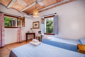 4 makuuhuonetta, silitysrauta/-lauta, Wi-Fi, vuodevaatteet