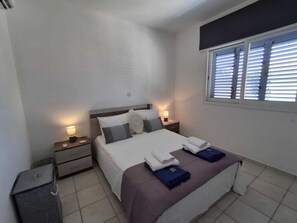 3 bedrooms, desk, iron/ironing board, WiFi