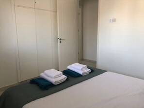 3 bedrooms, desk, iron/ironing board, WiFi