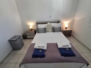 3 bedrooms, desk, iron/ironing board, WiFi