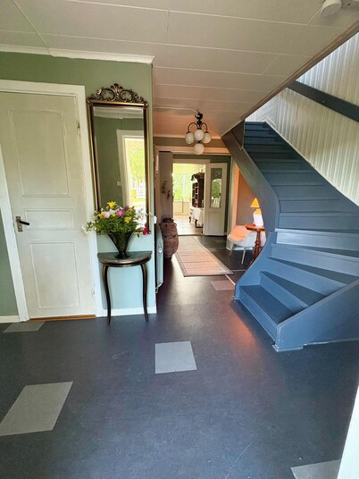 Hidden gem in the countryside - spacious house with 5 bedrooms, 13 beds & large garden