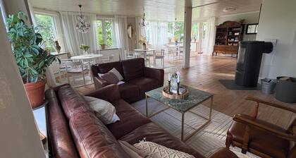 Hidden gem in the countryside - spacious house with 5 bedrooms, 13 beds & large garden