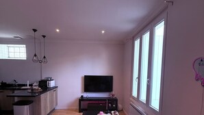 Unclassified image, 3 of 9, button - LIMITLESS - Forbidden House (Le Perreux-sur-Marne)