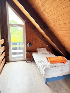 1 bedroom, bed sheets