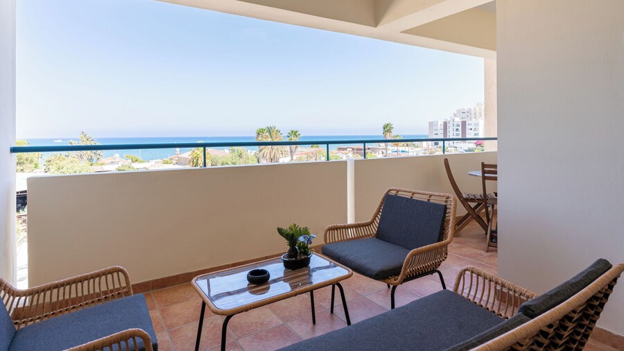 Bayview 2-BR Apartment in Larnaca