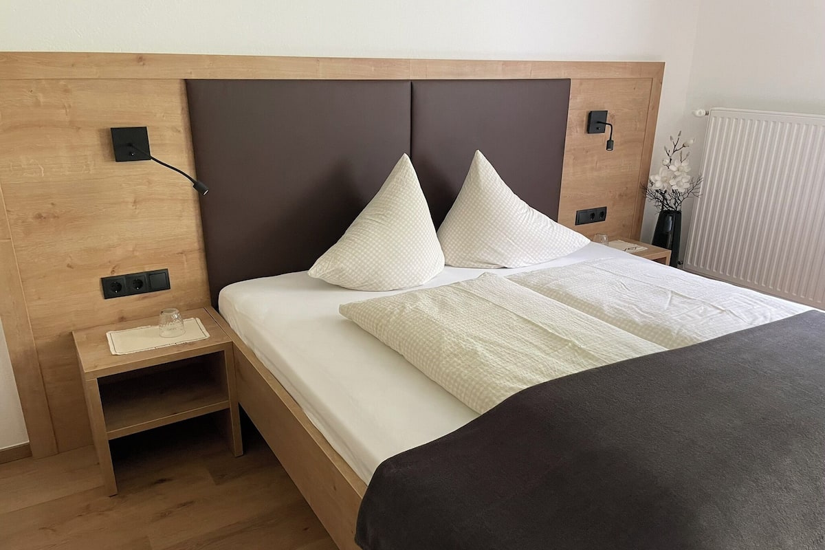 Laptop workspace, free cots/infant beds, free WiFi, bed sheets