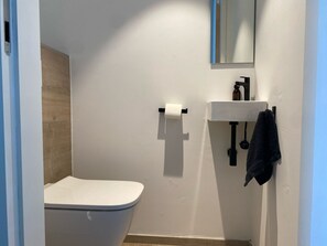 Apartment | Bathroom - Seafront Luxury With Ocean Views (Middelkerke)