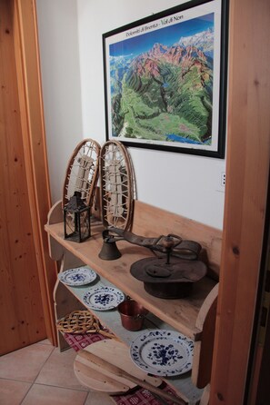 Interior - Apartment 'Odorizzi Lago Di Tovel' with Mountain View and Shared Garden (Tassullo)
