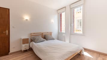 1 habitación, tabla de planchar con plancha, wifi y ropa de cama