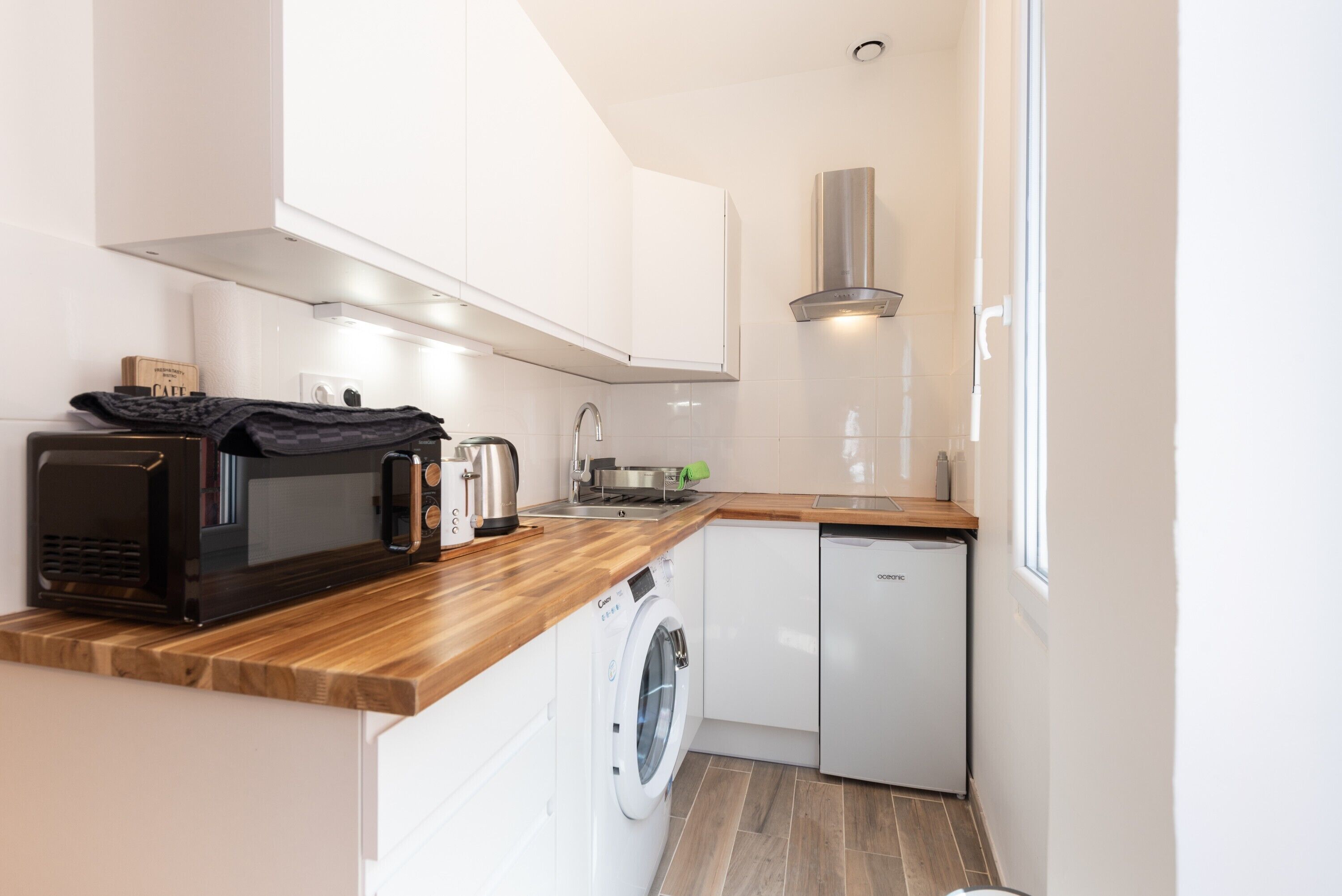 Fridge, microwave, stovetop, coffee/tea maker