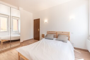 1 habitación, tabla de planchar con plancha, wifi y ropa de cama 
